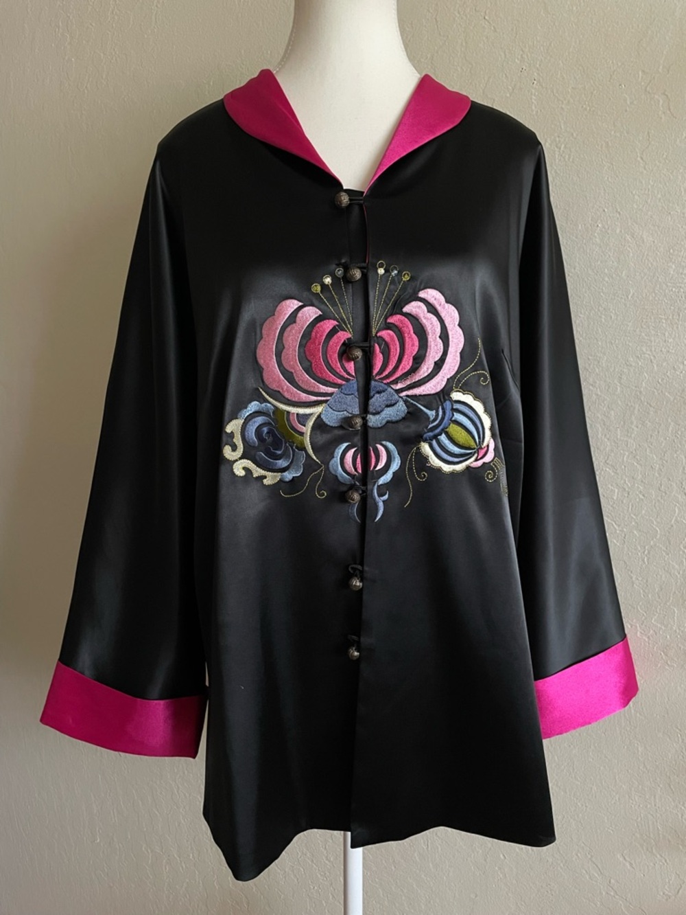 Asian embroidered jacket - Picture 3 of 15